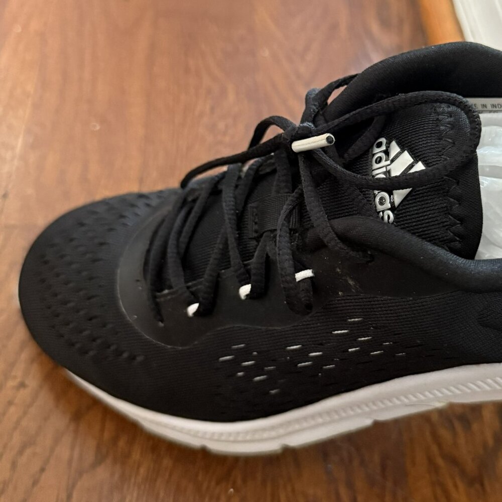 Adidas Novamotion Women's Running Shoe in Core Black, Cloud White size 7